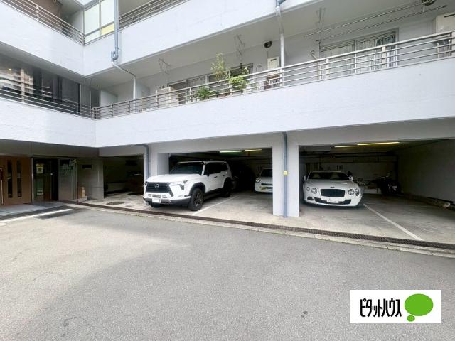 駐車場の空き状況は随時変動しております。最新情報をご案内いたします。