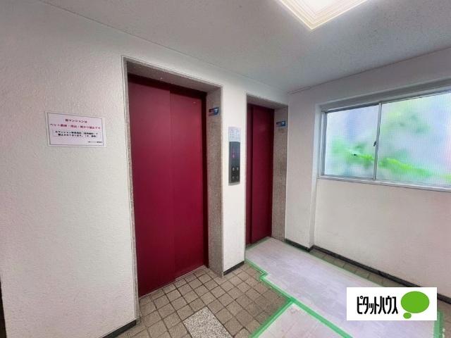 エレベーター2基設置で、待ち時間の軽減にも配慮されています。