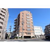 落ち着いた色調の外観が上品な印象を与えます。