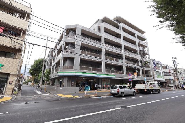 小田急線「千歳船橋」駅徒歩4分。駅近静かな住宅街
