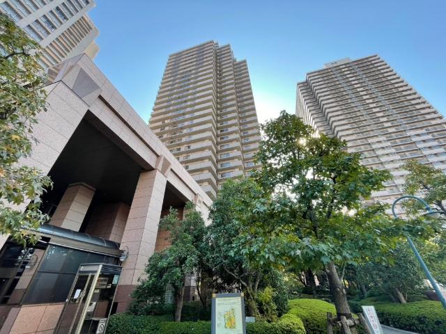 地上32階、地下4階建てのタワーマンション