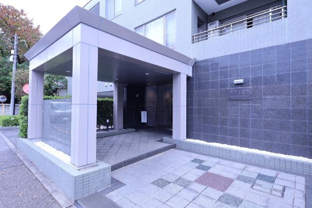 ☆開放感あるエントランスが住まう方をやさしく迎えます☆