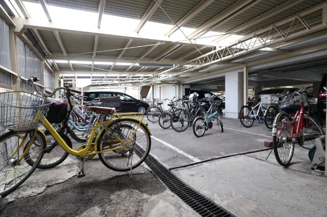 ☆屋根付き・整備された駐輪場が日常の利便性を高めます☆