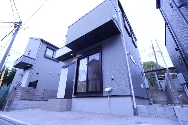 1号棟　外観　☆モダンなデザインがひときわ目を引く外観☆