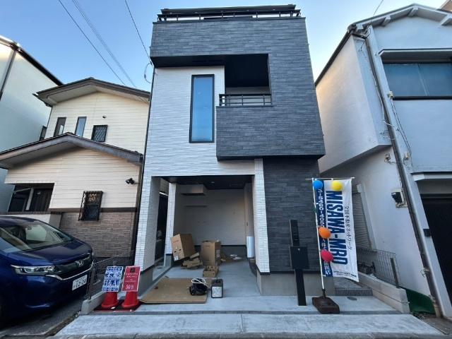 ☆モダンなデザインがひときわ目を引く外観☆