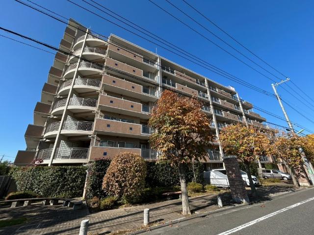 ☆緑豊かな植栽に囲まれた、親しみやすい外観☆