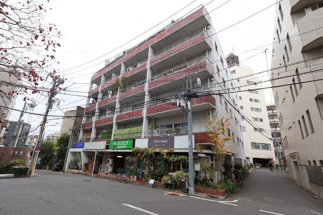 ☆モダンなデザインがひときわ目を引く外観☆