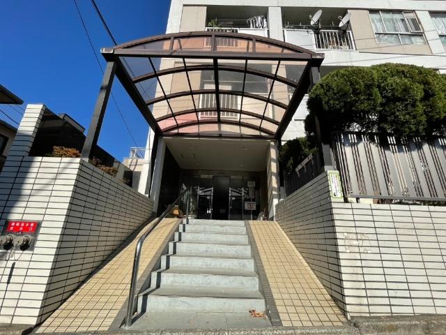 ☆清潔感あふれるエントランスが快適な暮らしをサポート☆