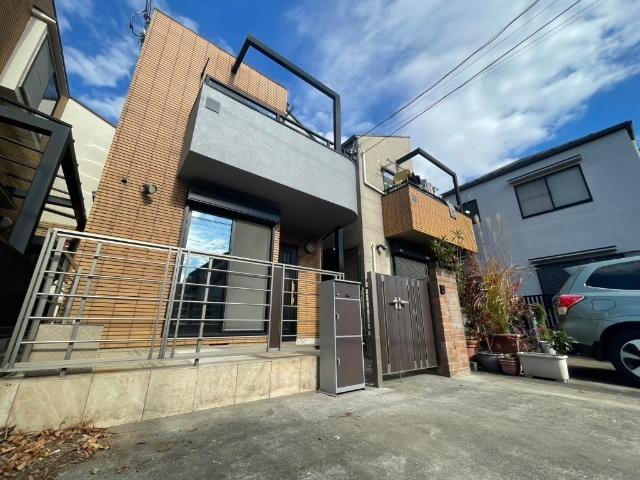 ☆スタイリッシュな外観が街角で映えるデザイン住宅☆