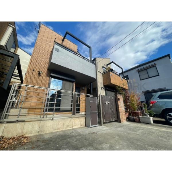 ☆スタイリッシュな外観が街角で映えるデザイン住宅☆