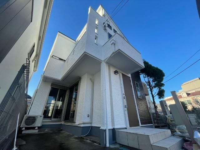 ☆スタイリッシュな外観が街角で映えるデザイン住宅☆