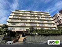 ☆緑豊かな植栽に囲まれた、親しみやすい外観。落ち着いた色調の外観が上品な印象を与えます。☆