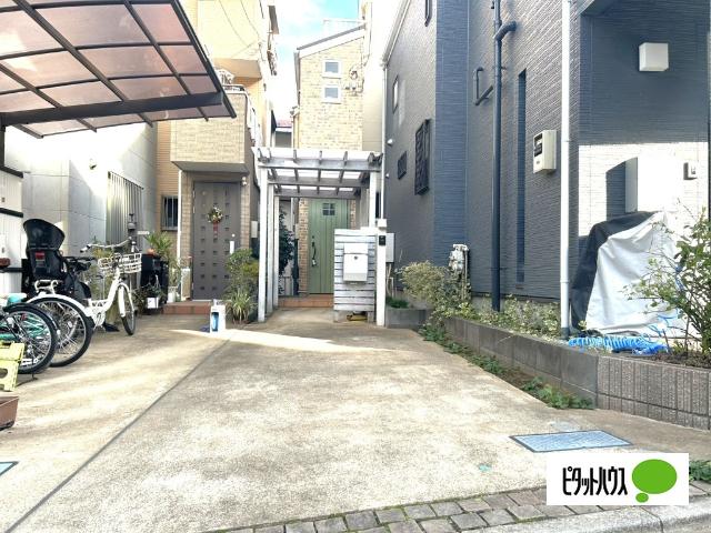 ☆落ち着いた色調の外観が街並みに調和する住まい☆