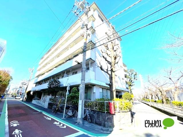 ☆緑豊かな植栽に囲まれた、親しみやすい外観。通勤・通学に便利な駅近物件、外観も洗練されています☆