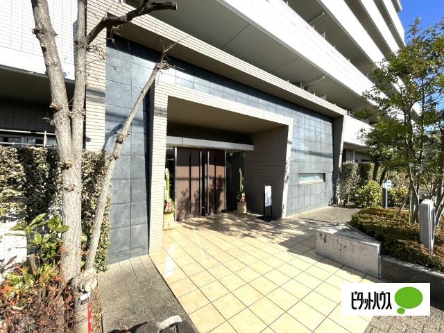 ☆緑に囲まれたエントランスが心地よい雰囲気を演出☆