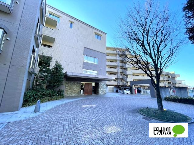 ☆洗練された外観デザインが街並みに調和する佇まい。落ち着いた色調の外観が上品な印象を与えます☆