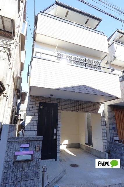 ☆落ち着いた色調の外観が街並みに調和する住まい☆