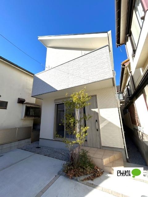 ☆新築らしい明るく爽やかな外観が魅力の一邸☆