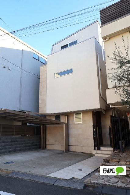 シックで都会的な外観