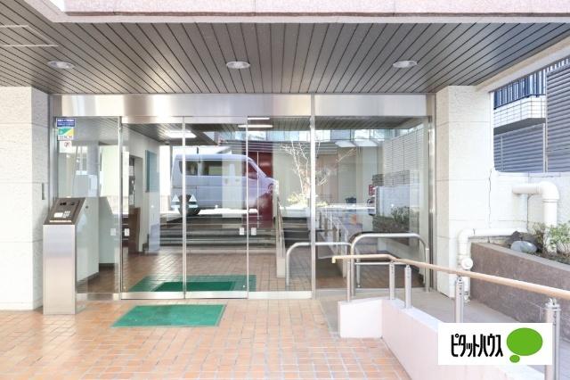 ☆開放感あるエントランスが住まう方をやさしく迎えます☆