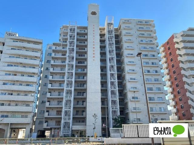 ☆遠くからでも目を引くシャープな外観が、高層マンションならではの価値を感じさせます☆