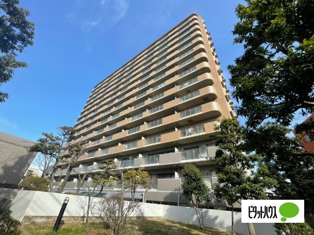 ☆総戸数の多さを誇るスケール感ある外観が、街並みに堂々とした存在感を放ちます☆