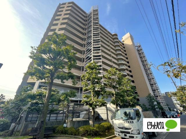 ☆空へと伸びる美しいフォルムが印象的な、高層マンションならではの洗練された外観です☆