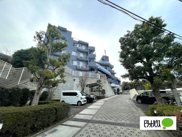 ☆緑豊かな植栽に囲まれた、親しみやすい外観☆