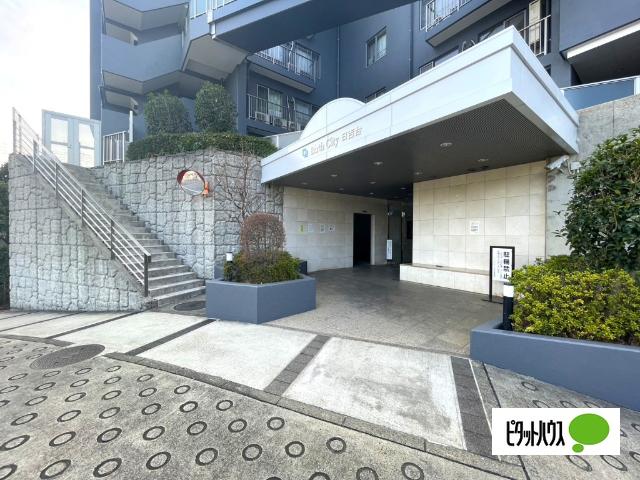 ☆開放感あるエントランスが住まう方をやさしく迎えます☆