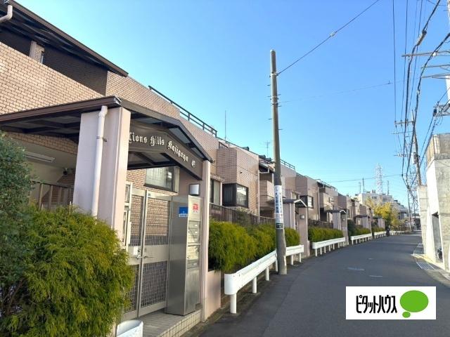 ☆落ち着いた色調の外観が上品な印象を与えます☆