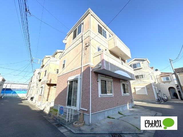 ☆落ち着いた色調の外観が街並みに調和する住まい☆