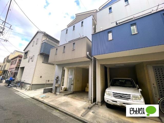☆落ち着いた色調の外観が街並みに調和する住まい☆