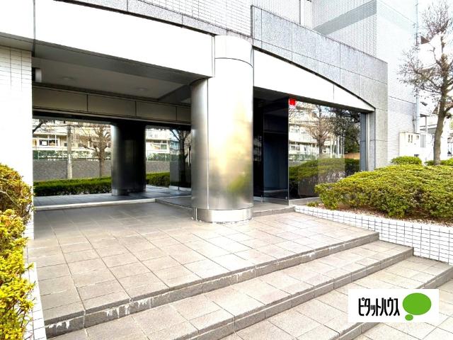 ☆開放感あるエントランスが住まう方をやさしく迎えます☆