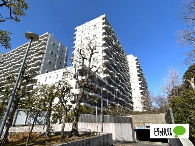 ☆遠くからでも目を引くシャープな外観が、高層マンションならではの価値を感じさせます☆