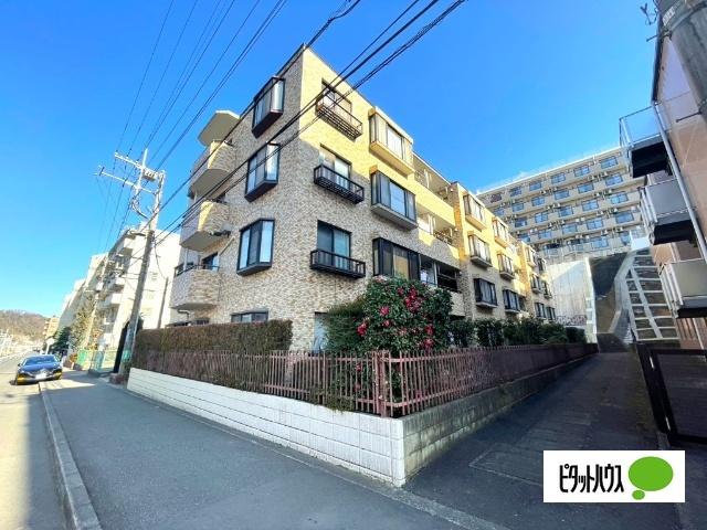 ☆緑豊かな植栽に囲まれた、親しみやすい外観☆