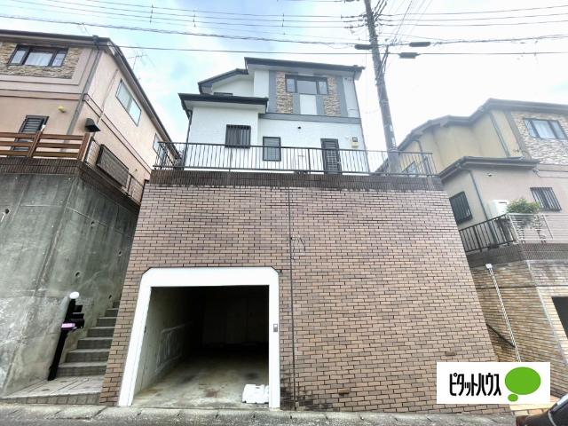 ☆落ち着いた色調の外観が街並みに調和する住まい☆