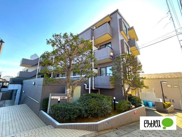 ☆緑豊かな植栽に囲まれた、親しみやすい外観☆