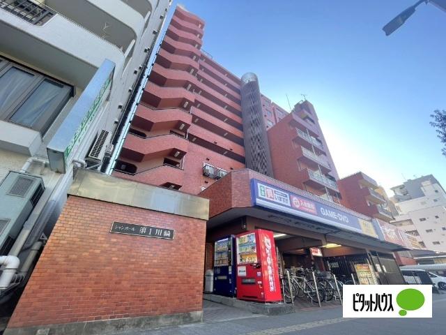 ☆空へと伸びる美しいフォルムが印象的な、高層マンションならではの洗練された外観です☆