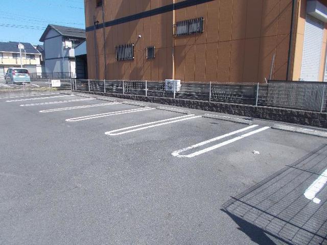 ベル・セゾン（302） 駐車場