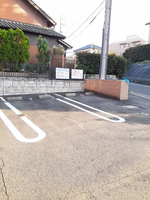 ラモーリ緑（101） 駐車場