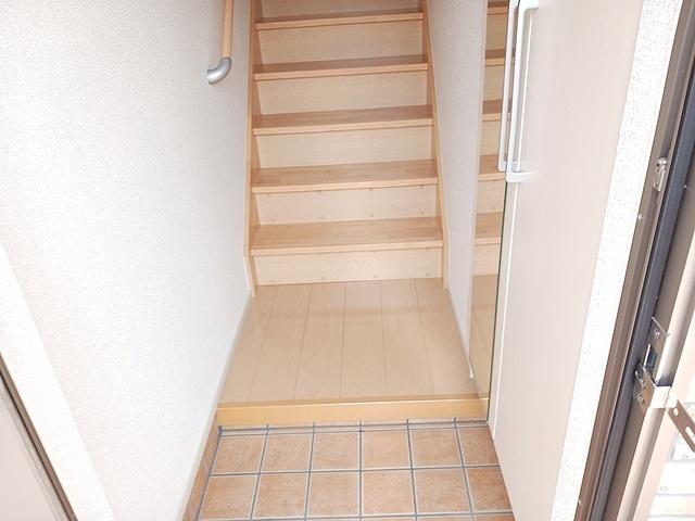 アザレア　由（203） 玄関