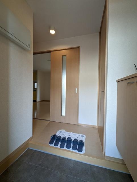ローズコート名西（001） 玄関