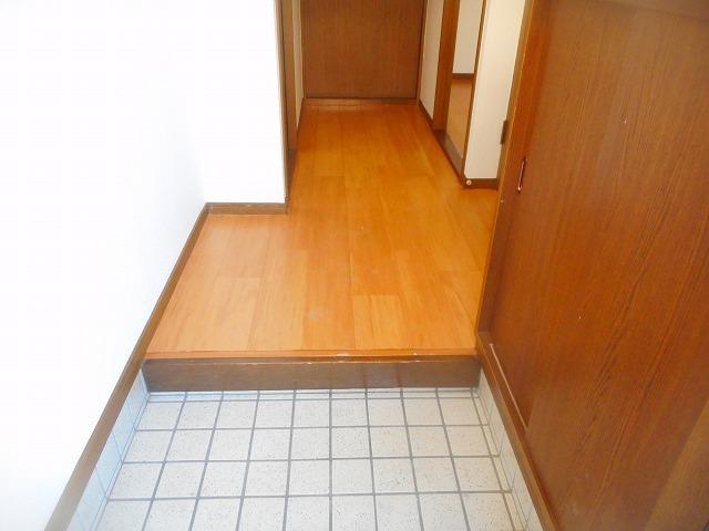 クインズコート（102） 玄関