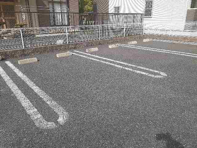ラフレシール（103） 駐車場
