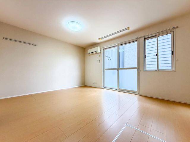 ロコ　光（102） 室内