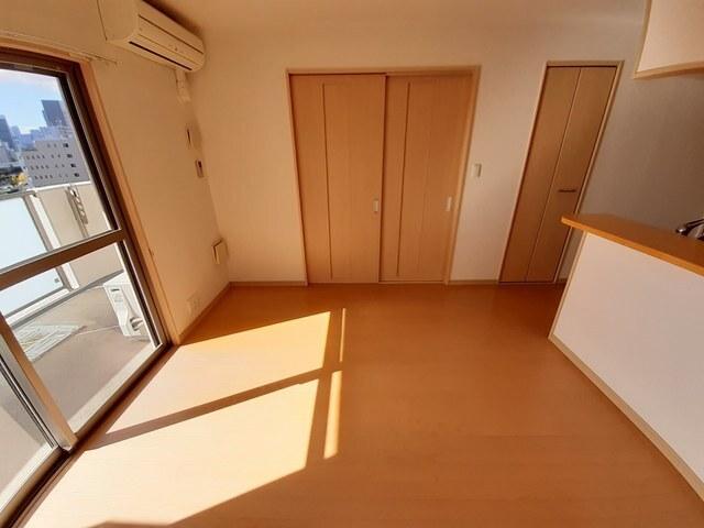 キャトルセゾン代官町（802） リビング