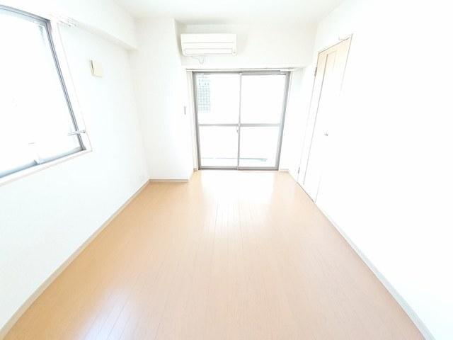 キャトルセゾン代官町（802） リビング