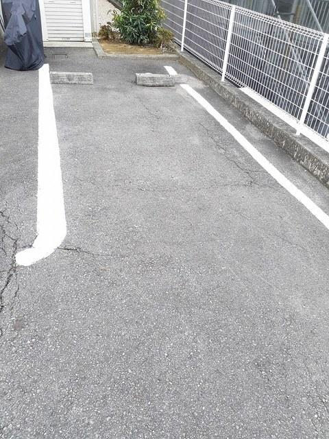 カーサ大高（201） 駐車場