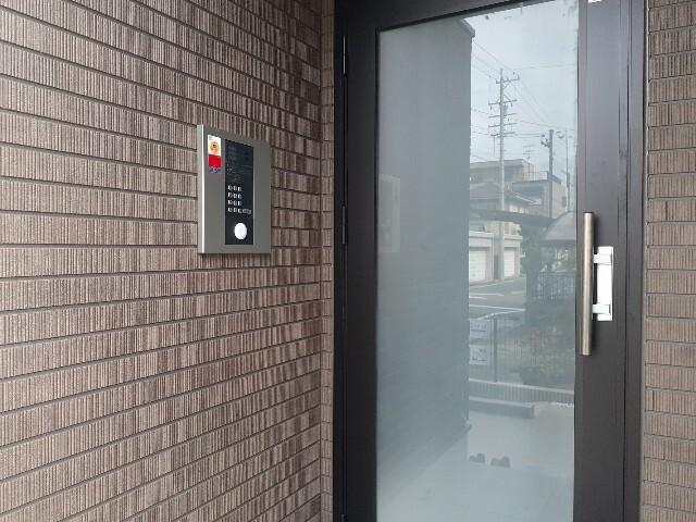 ローレルＷｅｓｔ（102） エントランス