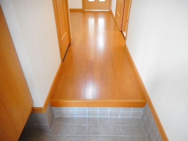 バイオレット（102） 玄関